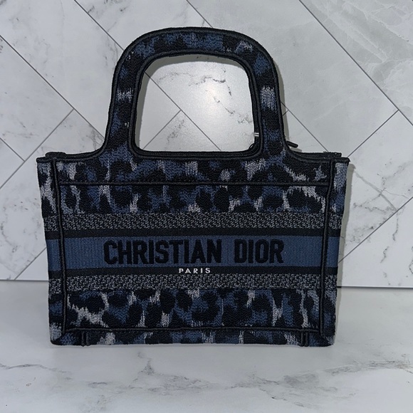 Dior micro book tote NO OFFERS - Picture 2 of 8
